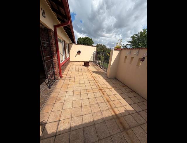 2 BEDROOM TOWNHOUSE FOR SALE IN GHOLFSIG